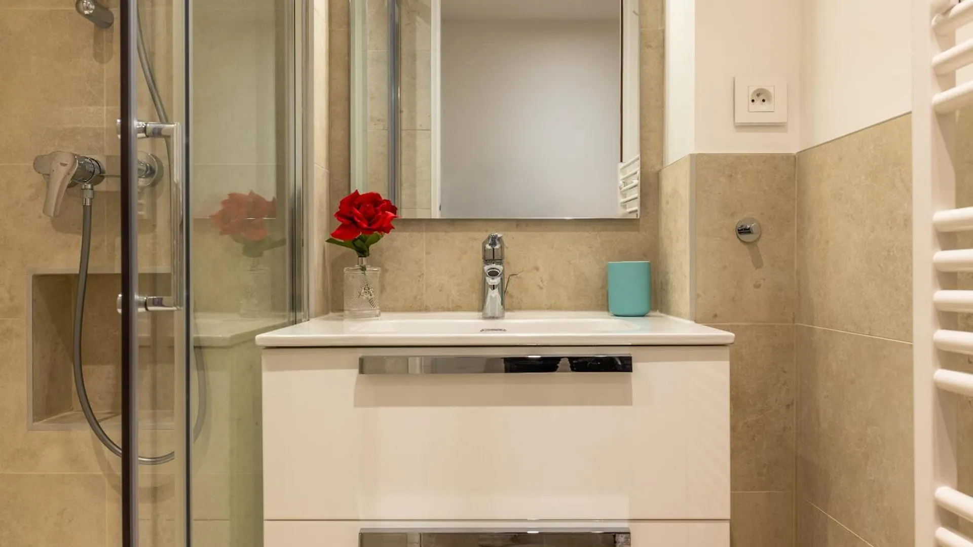 Upscale 3-Room Apartment 300M From The Beaches Κάννες